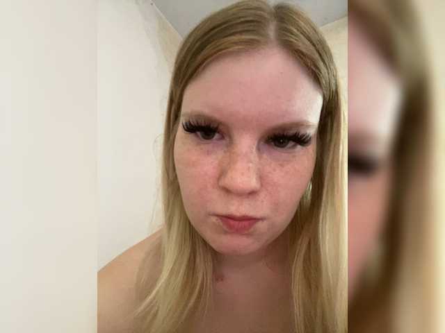 Amelia2004, 21 y/o - Live Cam on BongaCams