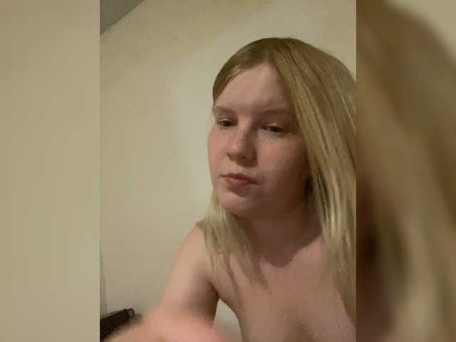 Amelia2004's BongaCams show and profile