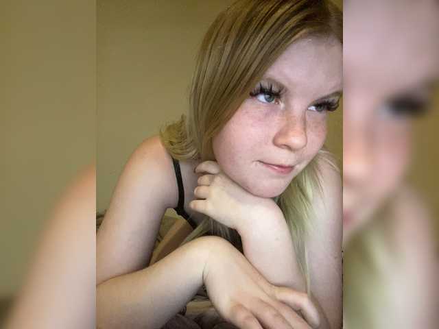 Amelia2004 live cam on BongaCams