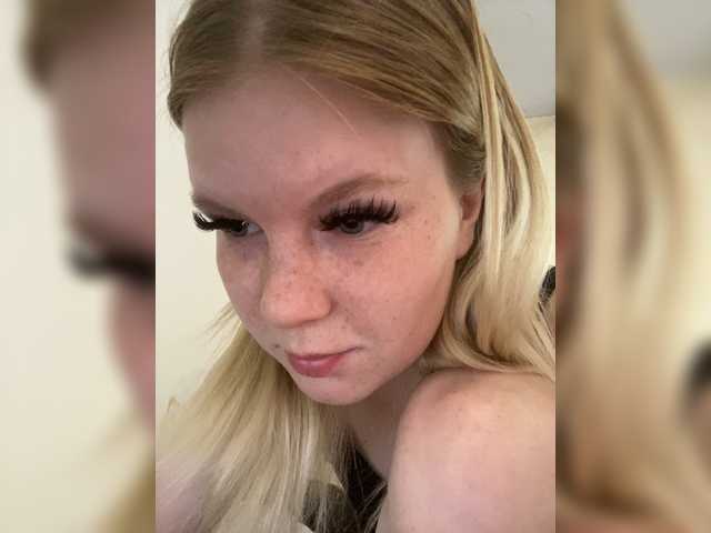 Amelia2004 live cam on BongaCams
