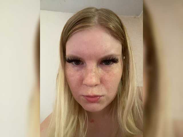 Amelia2004 live cam on BongaCams