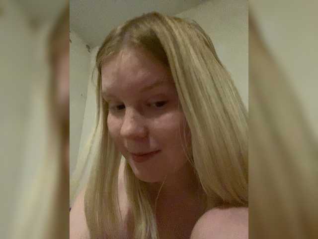 Amelia2004's BongaCams show and profile