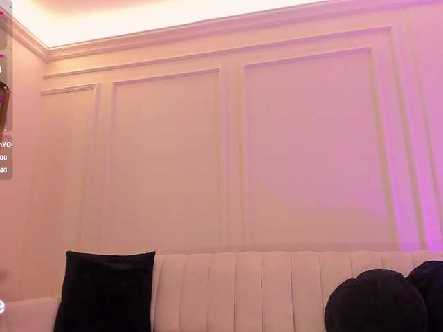 CorinneRusso live cam on BongaCams