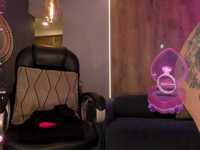 CorinneRusso live cam on BongaCams