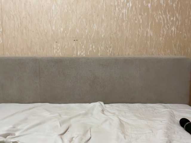le modèle 72000usd est en webcam porno dans un show sur le site bongacams, il possède les tags suivants: White/Caucasian,Brunette,Shaved