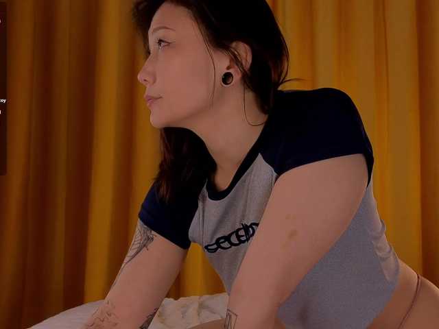 RenaWong's BongaCams show and profile