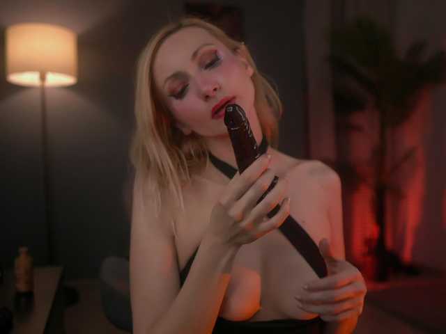 SerenaGrant live cam preview