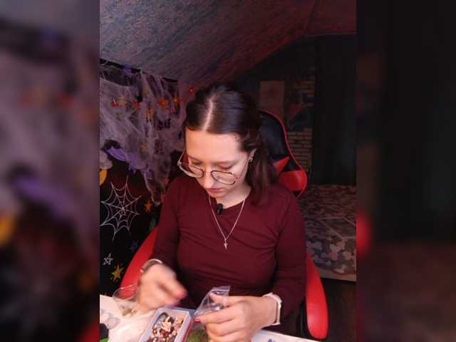 le modèle KRISTINA-S est en webcam porno dans un show sur le site bongacams, il possède les tags suivants: White/Caucasian,Redhead,Shaved