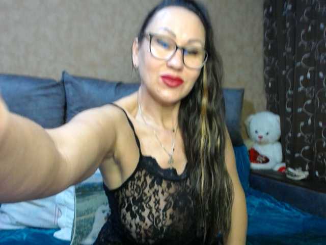 FlirtingMadam live cam on BongaCams