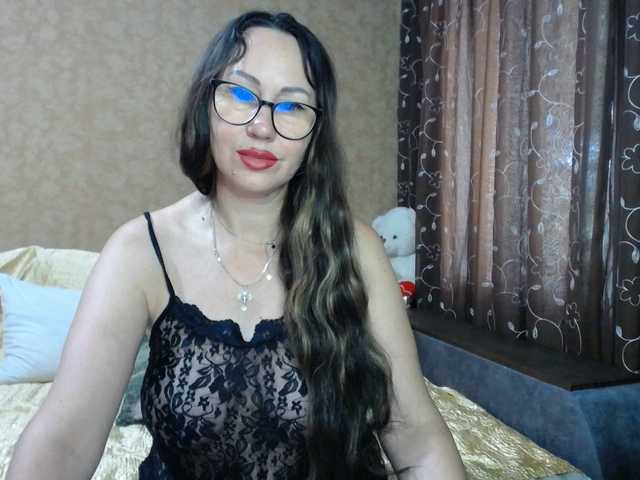 FlirtingMadam live cam on BongaCams