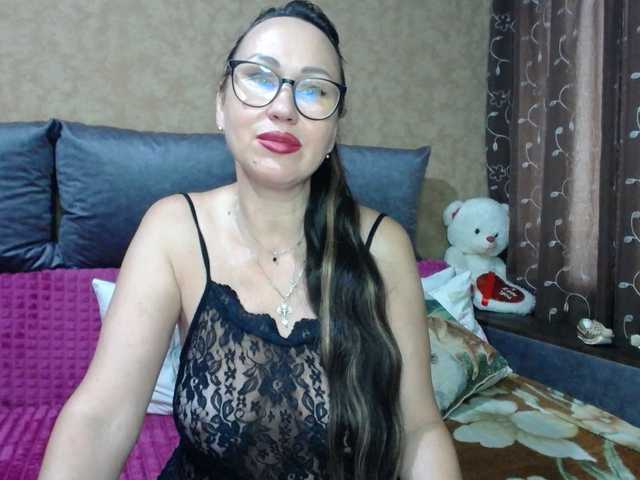 FlirtingMadam live cam