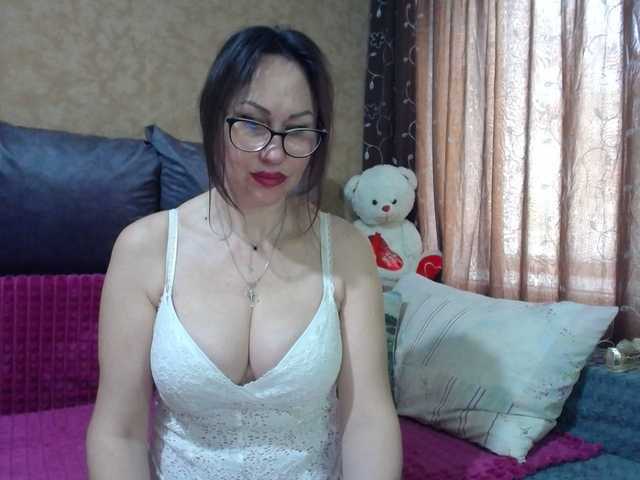 MilfBrunet's BongaCams show and profile