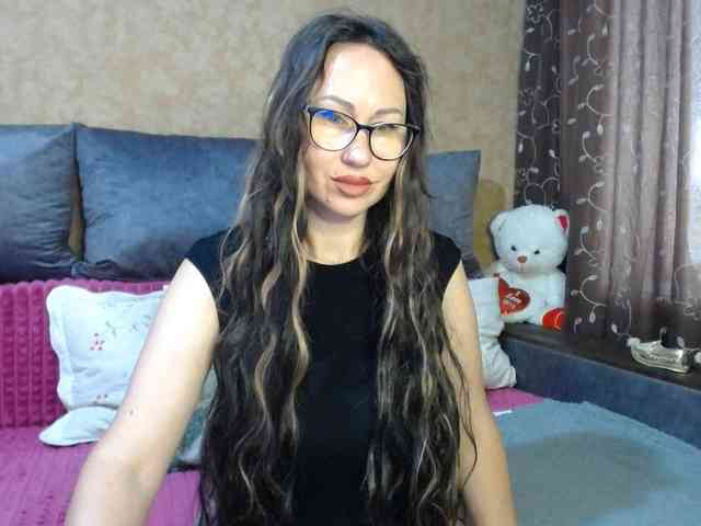 FlirtingMadam live female cam on bongacams