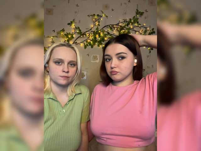  BellaAndAlice chat room