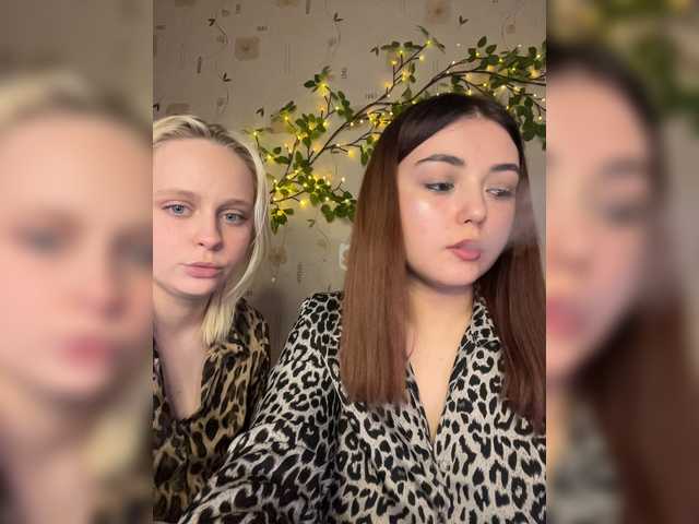  BellaAndAlice chat room