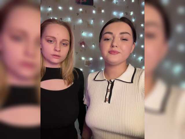 BellaAndAlice in webcam