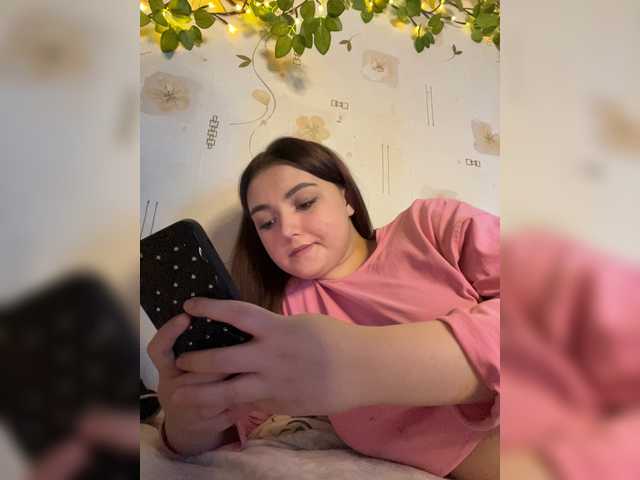  BellaAndAlice chat room