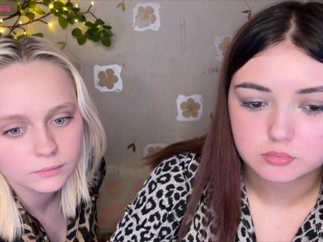  BellaAndAlice chat room