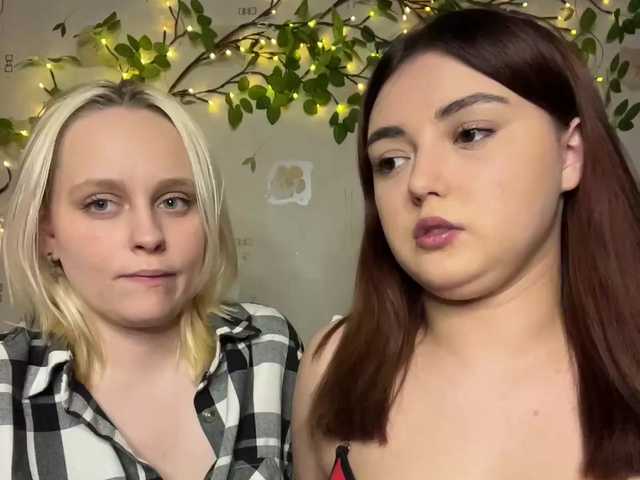  BellaAndAlice chat room