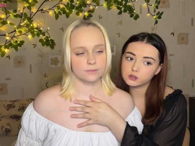 BellaAndAlice chat room
