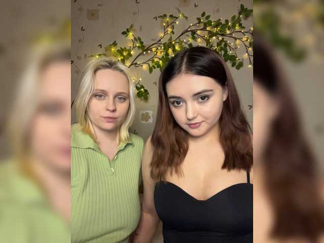  BellaAndAlice chat room