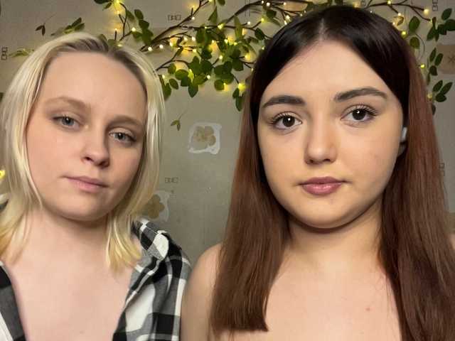  BellaAndAlice chat room