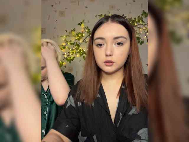 BellaAndAlice live show