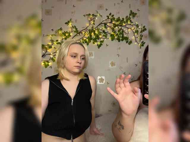 BellaAndAlice live show