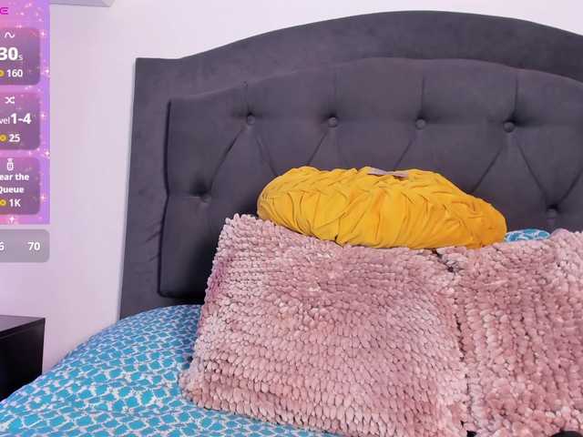 Kendallhot-1 live cam on BongaCams