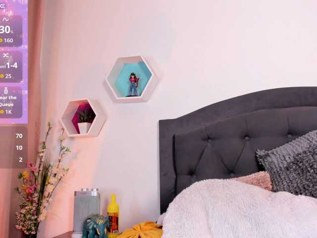 Kendallhot-1 live cam on BongaCams