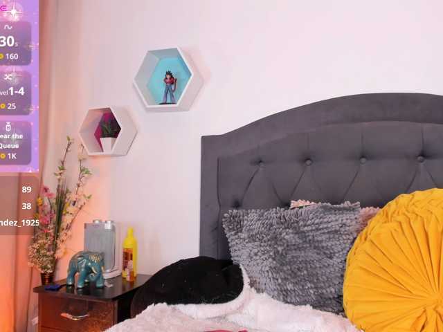 Live room thumbnail for Kendallhot-1