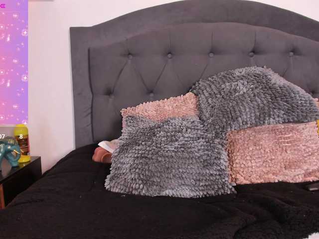 Kendallhot-1 live cam on BongaCams