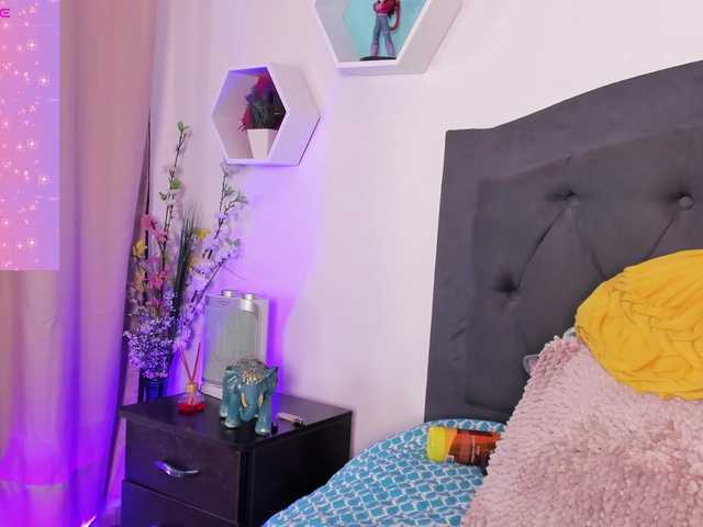 Kendallhot-1 live webcam show