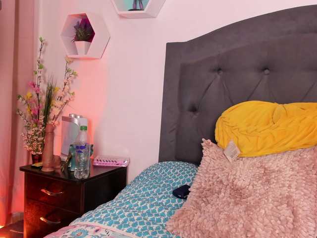 Kendallhot-1 live cam on BongaCams