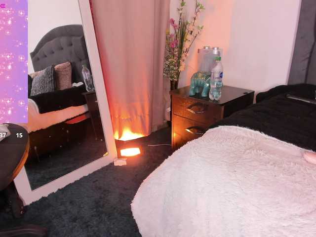 Kendallhot-1 live cam on BongaCams