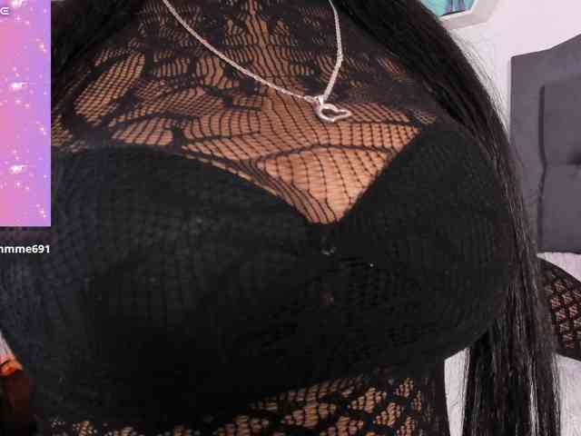 Kendallhot-1