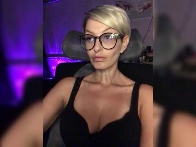 OhMyKosh — live female cam