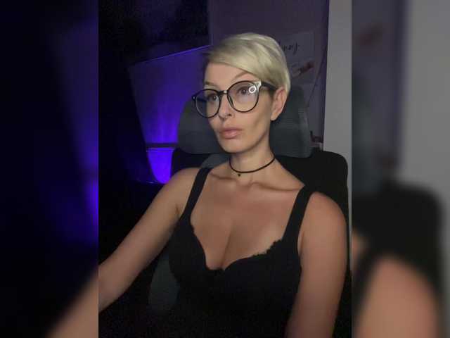 OhMyKosh — live female cam