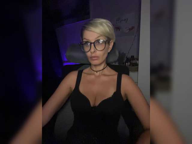 OhMyKosh — live female cam