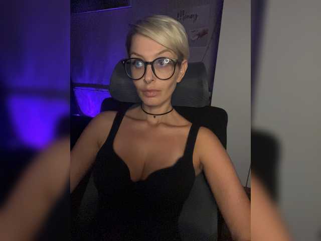 OhMyKosh — live female cam