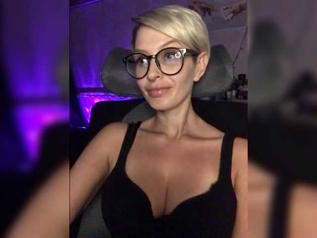 OhMyKosh — live female cam