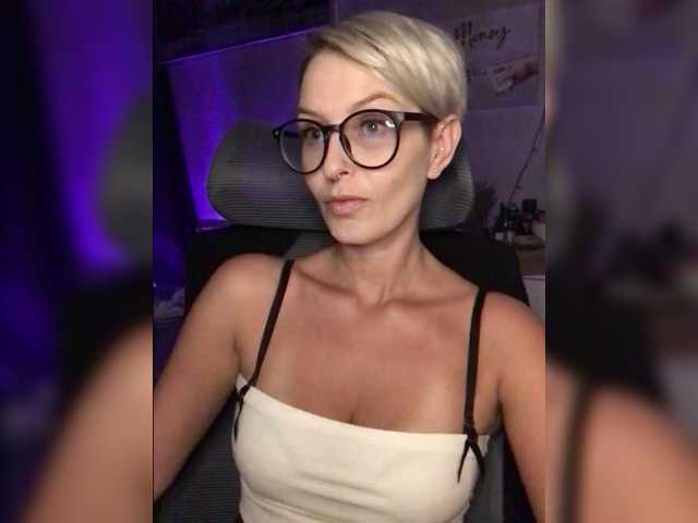 OhMyKosh live cam preview