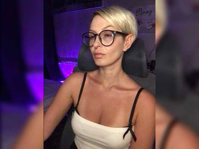 OhMyKosh live cam preview