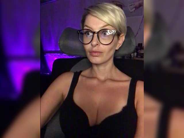 OhMyKosh — live female cam