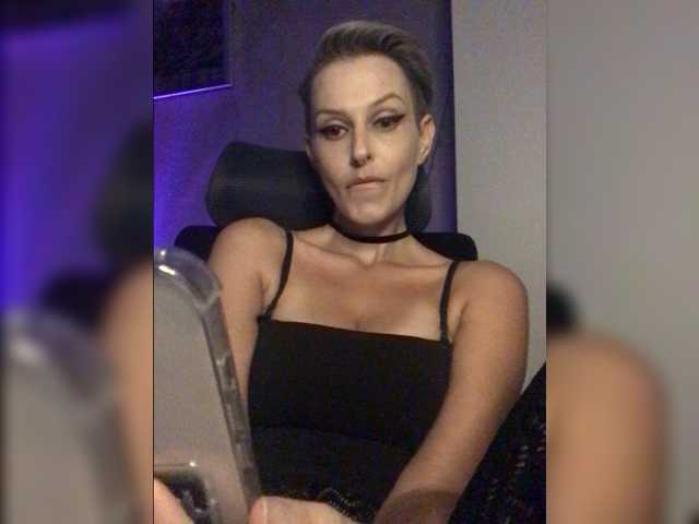 модель AlikBlack