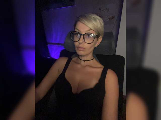 OhMyKosh — live female cam