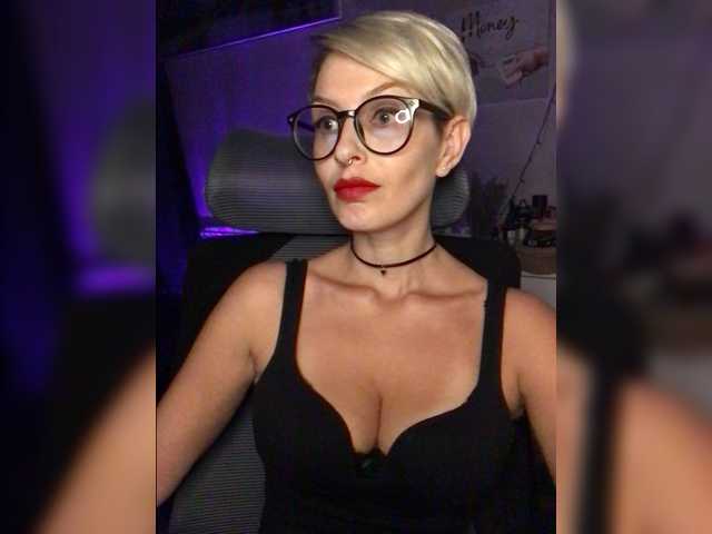 модель AlikBlack