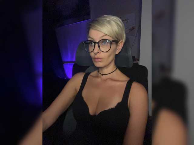 OhMyKosh — live female cam