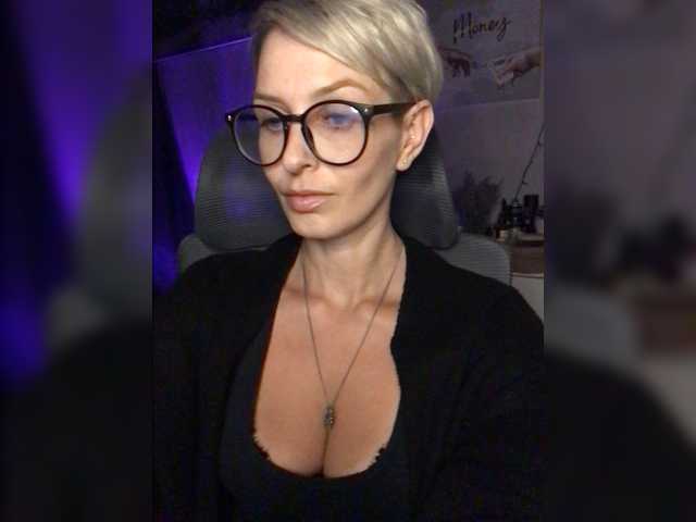 модель AlikBlack