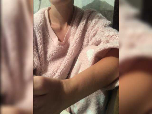 le modèle OhMyKosh est en webcam porno dans un show sur le site bongacams, il possède les tags suivants: White/Caucasian,Blonde,Shaved